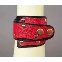 Красно-чёрный кожаный браслет &laquo;Треугольник&raquo;
